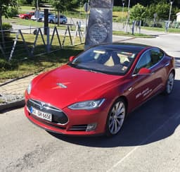 Электромобили Tesla доказывают свою надёжность. В Германии Tesla Model S уже проехал 1,3 миллиона километров и не думает останавливаться