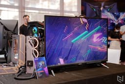 Основой монитора Gigabyte Aorus FV43U служит 43-дюймовая панель 4К