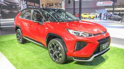Новый кроссовер Toyota Wildlander расходует 2,6 л топлива на 100 км