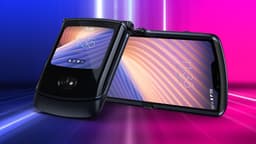 Дефицитная Motorola Razr стала «безоговорочным» лидером среди смартфонов-раскладушек в России