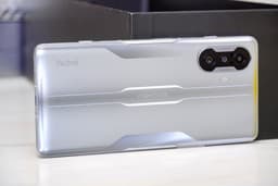 Новый смартфон Redmi K40 Game Enhanced Edition сразу же стал бестселлером: продано 100 000 телефонов за минуту