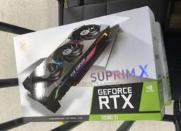 Вот она — GeForce RTX 3080 Ti. Первая фотография адаптера MSI в упаковке