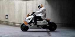BMW выпустит электрический скутер с дизайном из фантастических фильмов