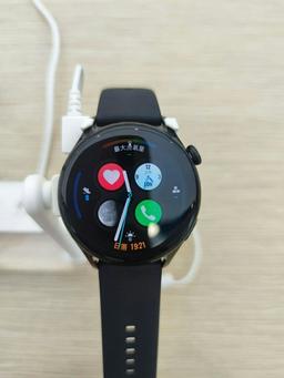 HarmonyOS, встроенная SIM-карта, мониторинг SpO2 и ЧСС, регистрация ЭКГ. Huawei Watch 3 и Watch 3 Pro показали на живых фото за несколько дней до премьеры