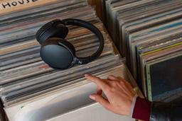 Наушники Sennheiser больше не будут иметь отношения к компании Sennheiser. Компания продала подразделение потребительской электроники
