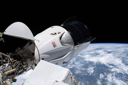 Впервые за 53 года: как посмотреть ночную посадку SpaceX Dragon на воду с астронавтами на борту