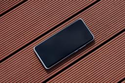 Представлен уникальный смартфон Meizu с белым экраном [Обновлено]