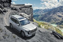 Представлен Toyota Land Cruiser 300 с алюминиевыми деталями кузова и без V8