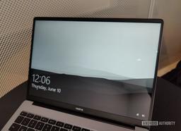 Так выглядят Realme Book и Realme Pad. Живые фотографии первого ноутбука и планшета компании