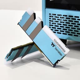 Модули памяти Thermaltake ToughRAM RGB DDR4 стали доступны в бирюзовом варианте