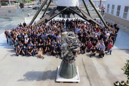 Илон Маск показал 100-й собранный двигатель SpaceX  Raptor, осталось ещё несколько тысяч для постройки города на Марсе
