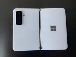 Ещё один провальный смартфон Microsoft или хороший продукт? Появились первые фотографии смартфона-книжки Surface Duo 2