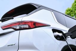 Представлен гибридный Mitsubishi Outlander 2022: семь мест и увеличенный запас хода