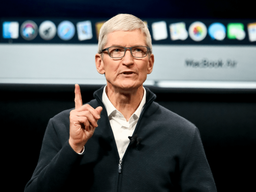 Тим Кук отметил своё 10-летие на посту лидера Apple, продав миллионы акций компании