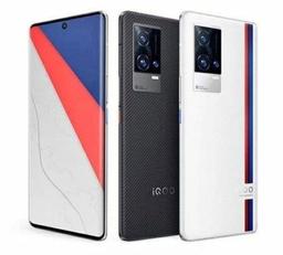 Передовой экран Samsung E5 разрешением 2К, Snapdragon 888 Plus, 50 Мп, 4500 мА·ч, 120 Вт: представлен смартфон IQOO 8 Pro