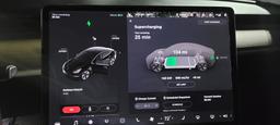 Tesla пошла на попятную. Машинам после аварий начали возвращать доступ к зарядкам Supercharger 