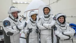 Первый космический корабль SpaceX только с гражданскими стартует уже 15 сентября