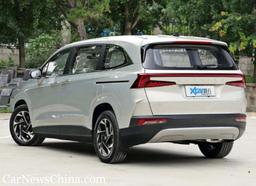 Представлен доступный семиместный Hyundai на базе Kia Carnival