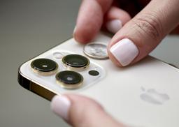 Камеры некоторых iPhone 13 «розовеют»
