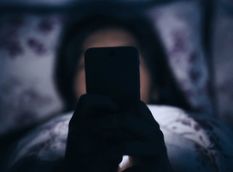 Для звонков в темноте и наведения «красоты». В смартфонах Xiaomi и Redmi появился ассистент фронтальной камеры, пока в очень тестовом режиме
