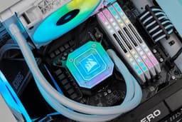Corsair предлагает крепления, обеспечивающие совместимость фирменных СЖО с процессорами Intel Alder Lake в исполнении LGA 1700, но не бесплатно