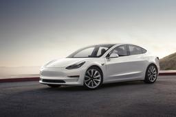 Большая партия Tesla Model 3 отзывается из-за проблем с камерой заднего вида