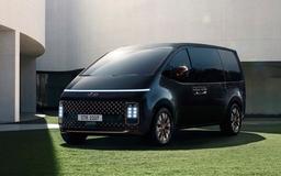 Футуристичный минивэн Hyundai Staria выходит в России: подробности о двигателях и версиях