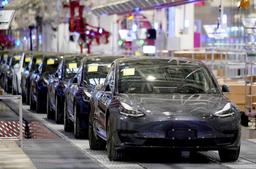 Китайская гигафабрика Tesla выпускает более половины всех электромобилей компании