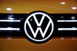 В 2021 году продажи автомобилей VW упали до 10-летнего минимума, а для BMW год был рекордно хорош