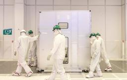 Компания Intel привезла первую машину для линии по производству микросхем на Fab 34 в Ирландии