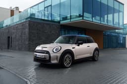 Официально: в России начали принимать заказы на электрический Mini Cooper SE