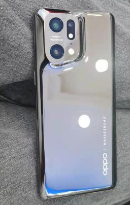 50-мегапиксельная камера Hasselblad оригинальной формы и Snapdragon 8 Gen 1. Флагманский Oppo Find X5 Pro засняли вживую