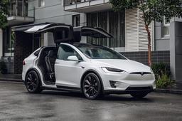 Tesla — самая популярная автомобильная марка в мире по количеству поисковых запросов