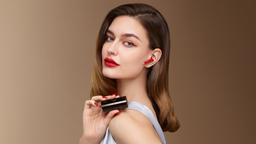 Фэшн-наушники с активным шумоподавлением Huawei FreeBuds Lipstick прибыли в Россию — в стиле губной помады и в ароматизированной коробке