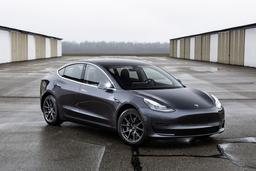 Tesla считает, что её оклеветали: компания будет судиться с известным автоблогером