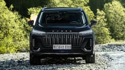 Этот «китаец» составит конкуренцию Range Rover и Maybach: новый премиальный кроссовер Chery Exeed VX впервые показали вживую