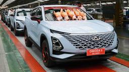 Футуристичный Chery Omoda 5 оценили в 16 000 долларов. Новые кроссоверы уже сходят с конвейеров
