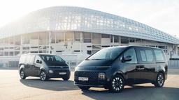 Футуристичный полноприводный минивэн Hyundai Staria приехал в Россию: цены и комплектации