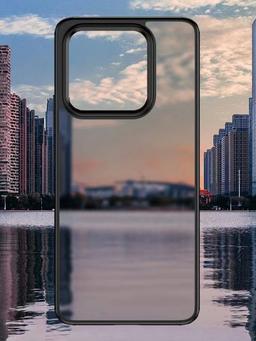 Изображение чехла Xiaomi 13 наглядно демонстрирует, насколько велика его камера