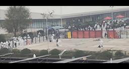Производство iPhone 14 вновь под угрозой. На крупнейшем китайском заводе Foxconn, производящем технику Apple, начались протесты
