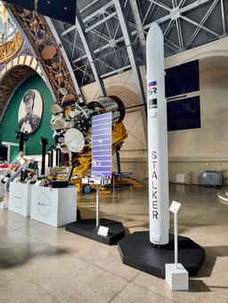 В России появится свой Starlink. Частная отечественная компания SR Space представила спутник SR NET, 96 таких аппаратов обеспечат постоянный доступ в Интернет на территории всей РФ
