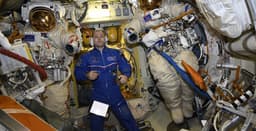 Российские космонавты не выйдут в космос из-за проблем со скафандром