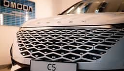 Chery вновь попала в яблочко. Россиянам уже выдали 100 кроссоверов Omoda C5, до конца ноября планируют выдать ещё около 1000 авто