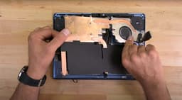 Современный планшет с Intel Core, который весьма легко разобрать. Microsoft Surface Pro 9 обладает хорошей ремонтопригодностью