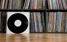 Тёплые ламповые Pink Floyd, The Beatles, Queen и Scorpions: в России взлетели продажи пластинок, виниловых проигрывателей и кассетников