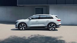 В России начались продажи электрического кроссовера Audi Q5 e-tron. Названы цены