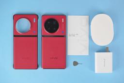 Snapdragon 8 Gen 2, топовая камера Zeiss, 100-кратный зум и IP68. Комплект поставки Vivo X90 Pro+ показали на фото