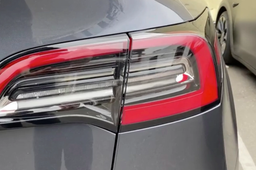 Tesla отзывает более 435 000 автомобилей в Китае из-за проблем с задними фонарями