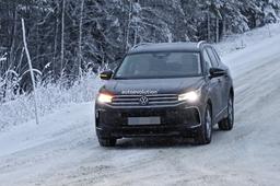 Совершенно новый Volkswagen Tiguan засняли на тестах недалеко от Полярного круга