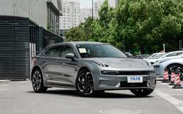 Аналог Porsche Taycan от Geely приехал в Россию. Сколько просят за Zeekr 001 дилеры?